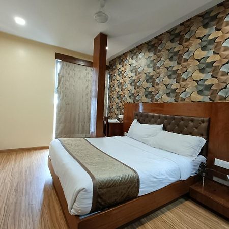 Hotel Arton Regency Near Terminal 2 Airport Mumbai Bagian luar foto