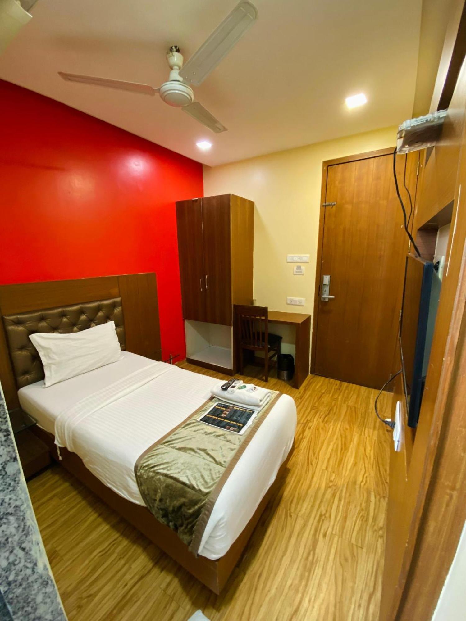 Hotel Arton Regency Near Terminal 2 Airport Mumbai Bagian luar foto